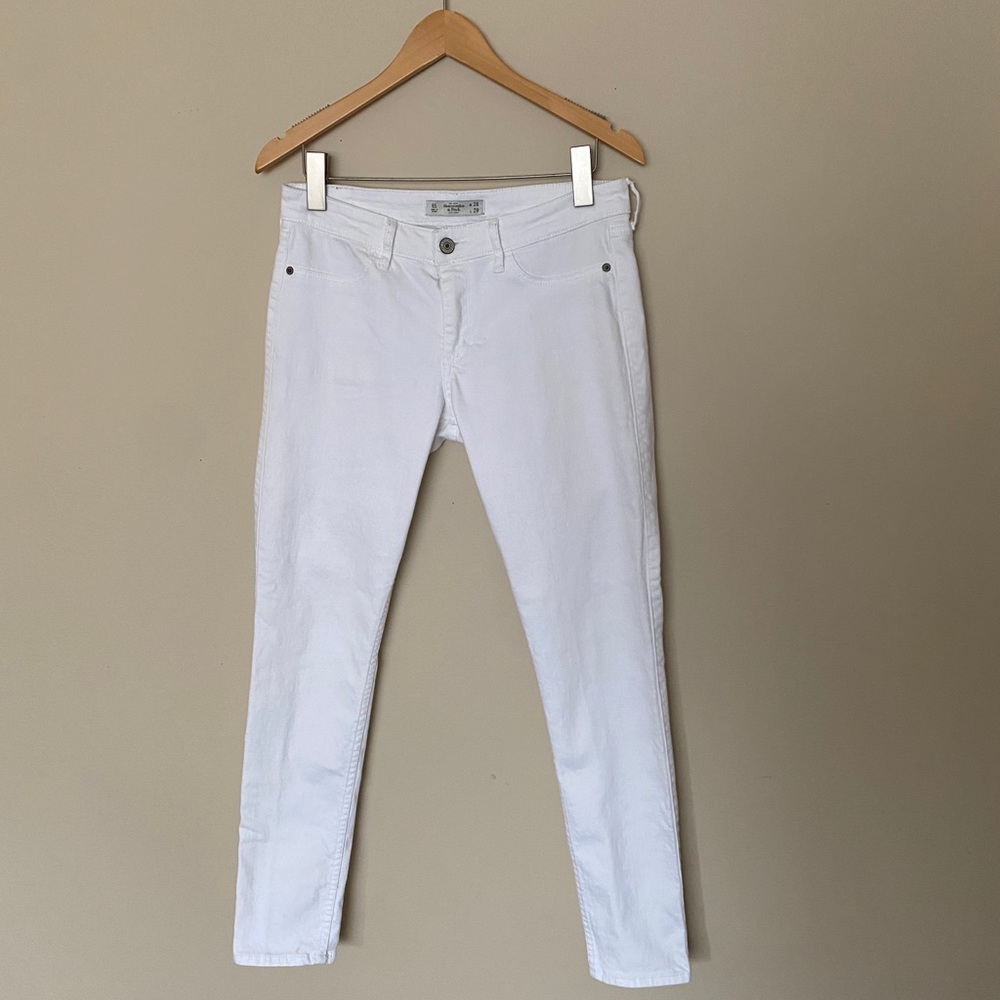 White Abercrombie and Fitch skinny jeans